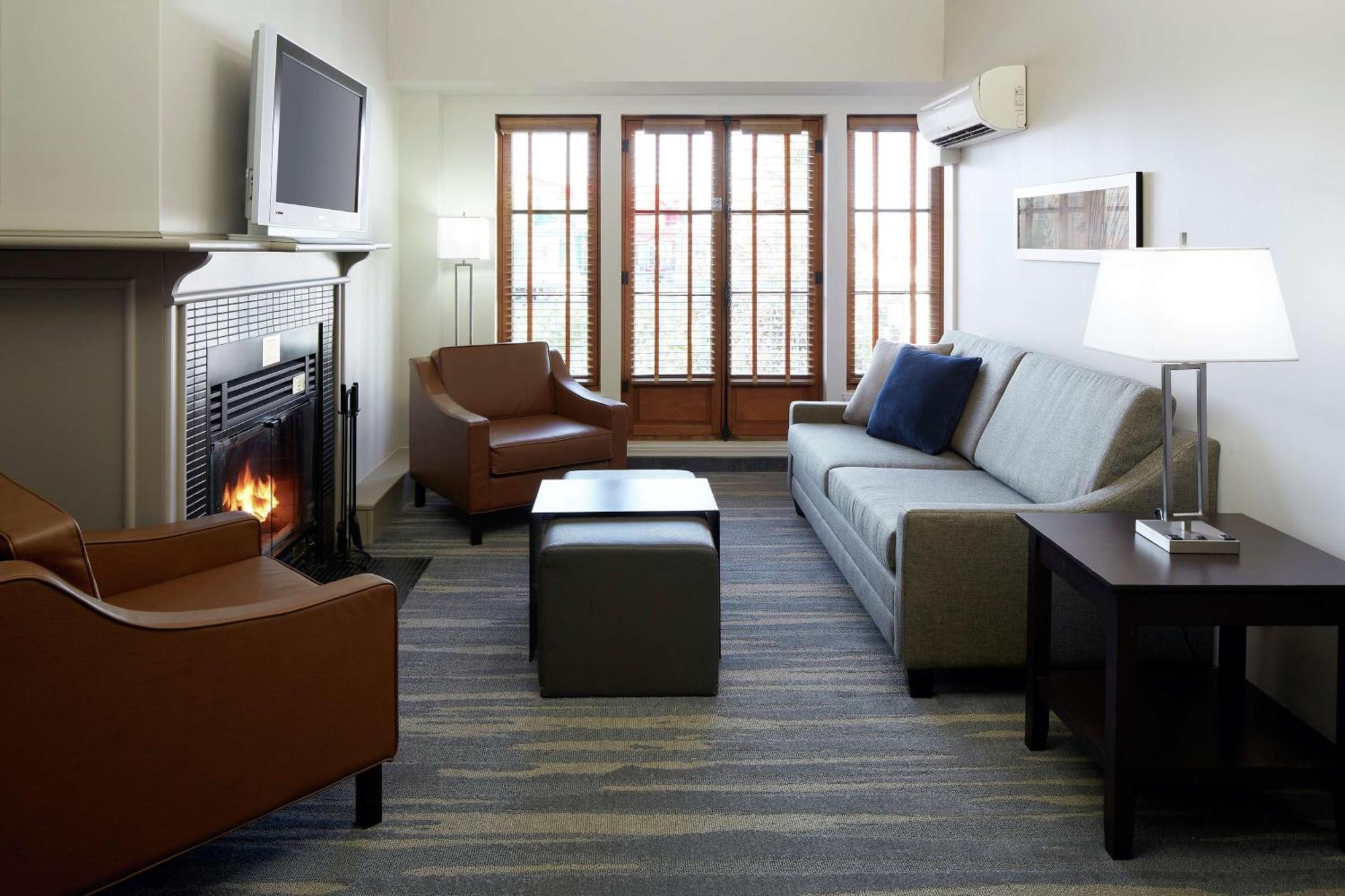Homewood Suites By Hilton Mont-Tremblant Resort Bagian luar foto